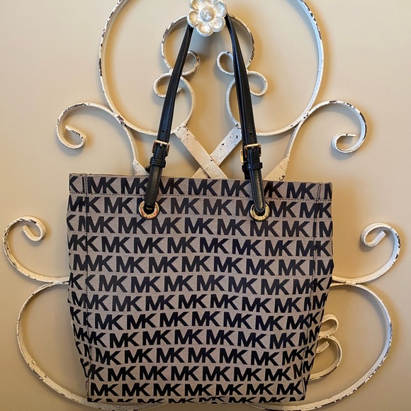 Michael Kors Handbags - Michael Kors Tote